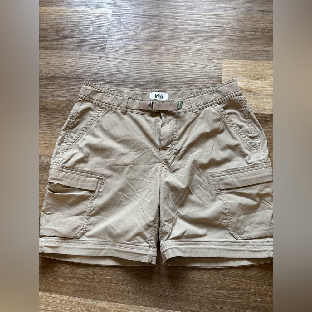REI Khaki Cargo Utility Outdoor Hiking Shorts with Built-In Webbing Belt